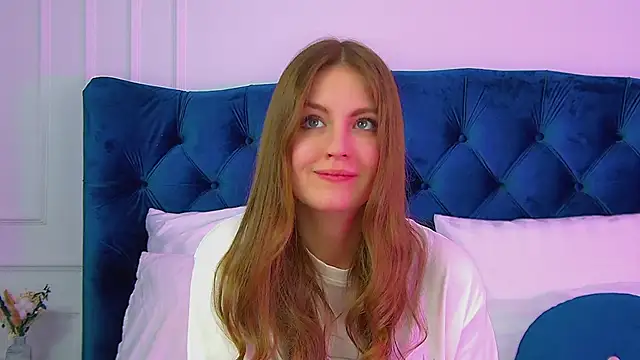 SofiaSarvains online show from May 11, 4:04 pm