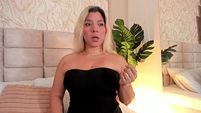 GinaSalanne online show from May 22, 12:25 pm