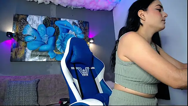ElizabethAndEliana online show from May 13, 12:44 pm