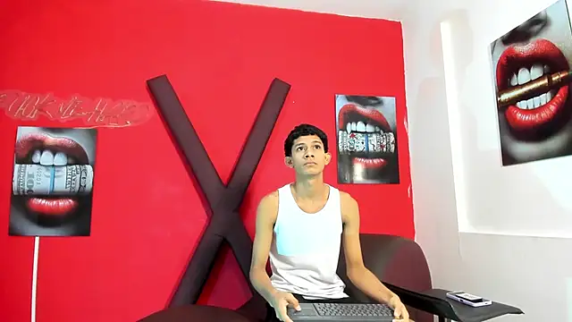 TWINKS BOYSX online show from May 16, 1:21 pm