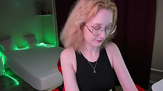 LunaTerry online show from July 17, 7:02 am