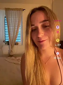 LillyStarr online show from July 28, 6:20 pm