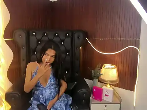 Naya Hilton online show from May 22, 7:56 pm