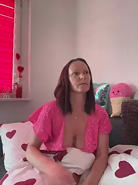 LindaLee90 online show from July 28, 6:20 pm