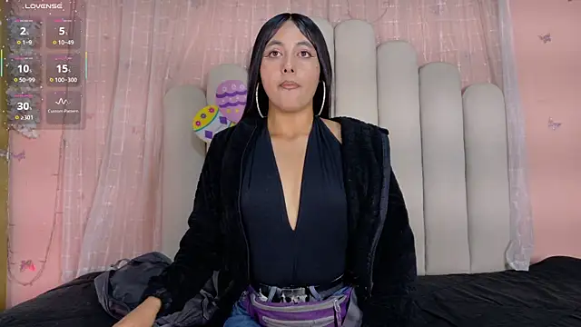 Hollyyqueen  online show from May 21, 7:45 pm