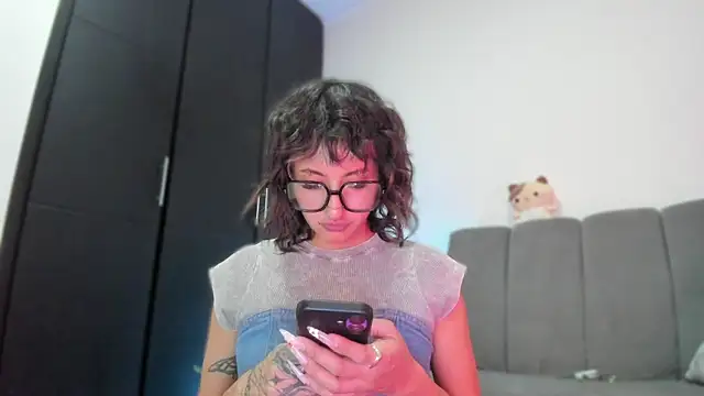 vandalovee  online show from May 27, 1:57 am