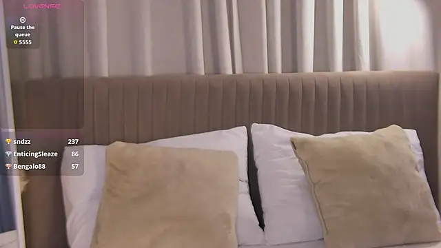 EvaAkiins online show from May 19, 2:29 am