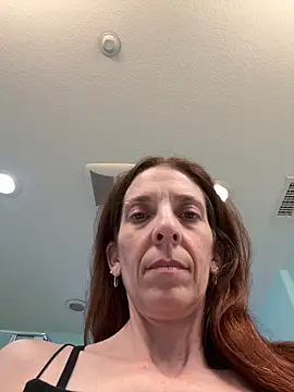 Raevyn online show from May 15, 2:16 am