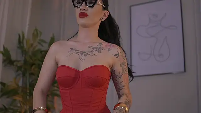 KyraReign online show from May 22, 7:50 am