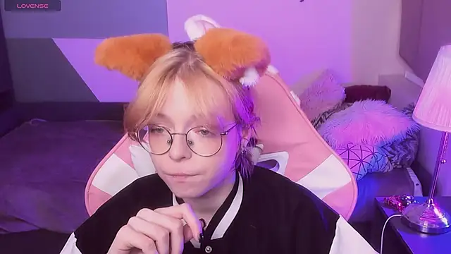 Snapshot of FoxxyyPolly chatting on May 29, 5:27 am FoxxyyPolly online show from May 29, 5:27 am