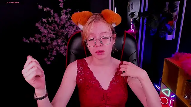 FoxxyyPolly online show from July 4, 5:25 am