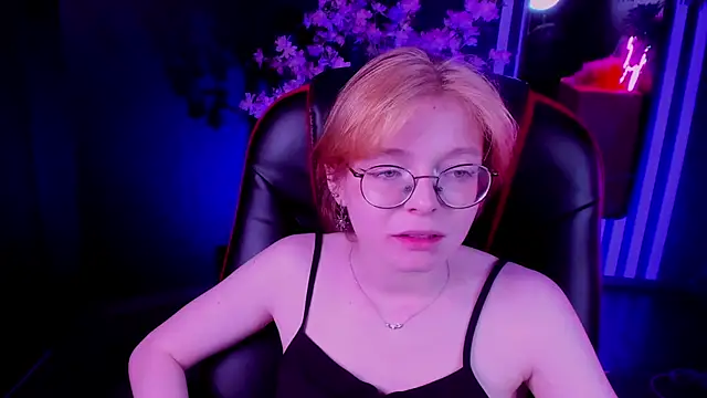 Snapshot of FoxxyyPolly chatting on May 19, 10:55 am FoxxyyPolly online show from May 19, 10:55 am