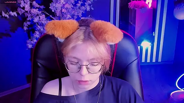 Snapshot of FoxxyyPolly chatting on May 27, 5:26 am FoxxyyPolly online show from May 27, 5:26 am
