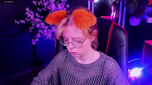 FoxxyyPolly online show from June 1, 5:31 am