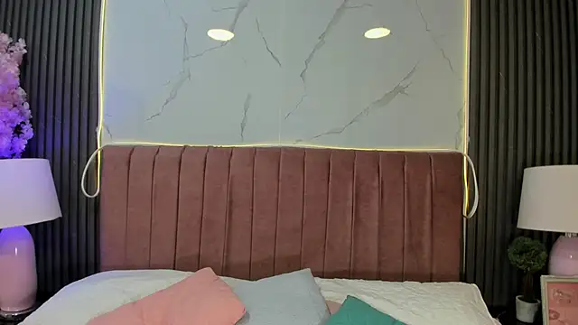 Hanna Thorne online show from June 17, 7:59 pm