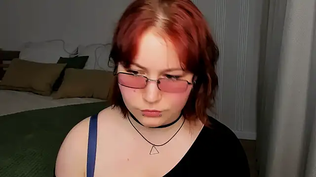 MiaLacrice online show from May 16, 12:04 pm