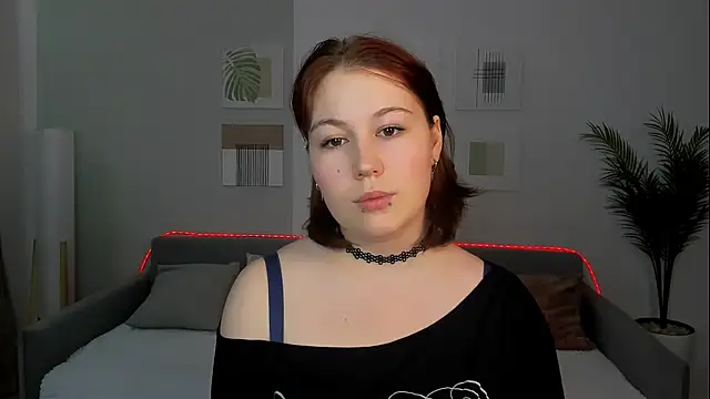 MiaLacrice online show from May 18, 4:18 am