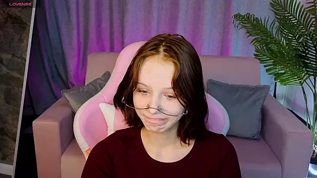 AliceJohansone online show from May 20, 1:35 am