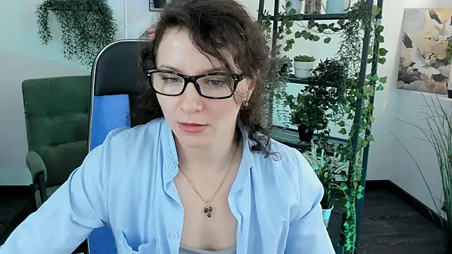 AureliaGleam online show from May 18, 4:40 am