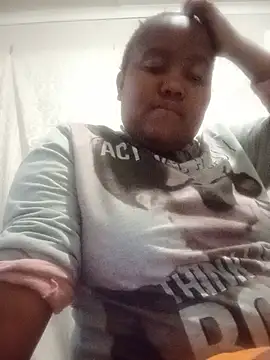 ChubbyMidgetxxx19 online show from May 30, 3:31 pm
