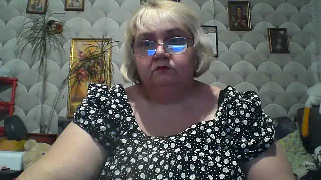MarinaFarina53 online show from May 25, 5:12 pm