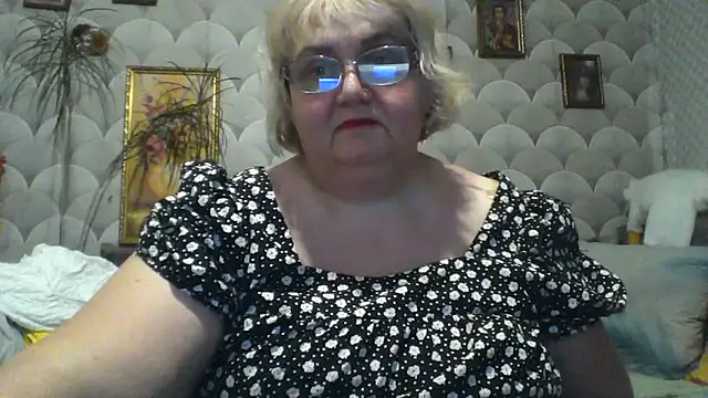 MarinaFarina53 online show from May 26, 5:34 pm