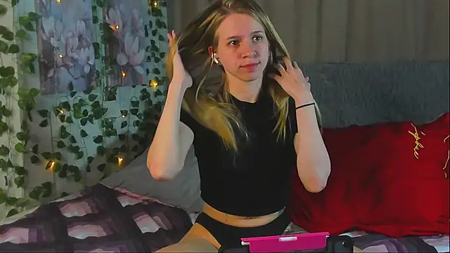 Squirt Cutie online show from May 29, 9:24 pm
