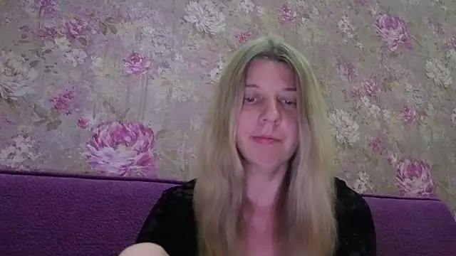 EsmaPons online show from July 3, 10:05 pm