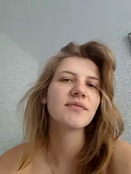 mooniekiss online show from May 27, 8:44 am