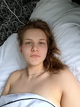 mooniekiss online show from May 30, 8:45 am