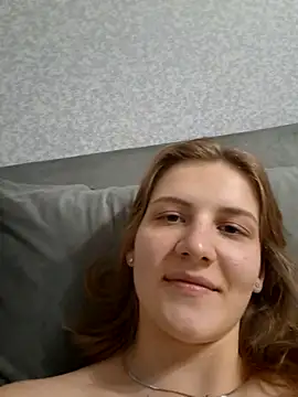 mooniekiss online show from May 13, 8:14 pm
