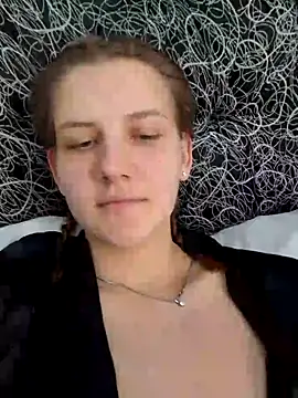 mooniekiss online show from May 16, 9:23 am