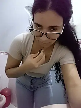 alanahot94 online show from June 7, 1:12 am