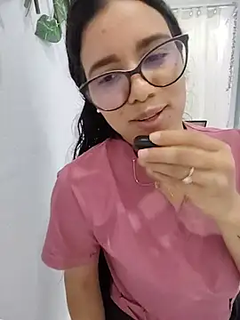 alanahot94 online show from June 13, 7:22 pm