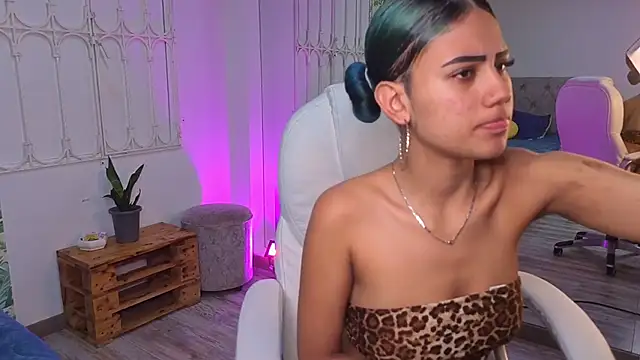 baby julieta00 online show from May 22, 12:03 pm