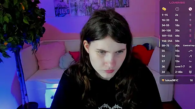 Gigi myav online show from May 22, 3:32 pm