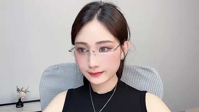  222Mia online show from May 25, 11:31 am