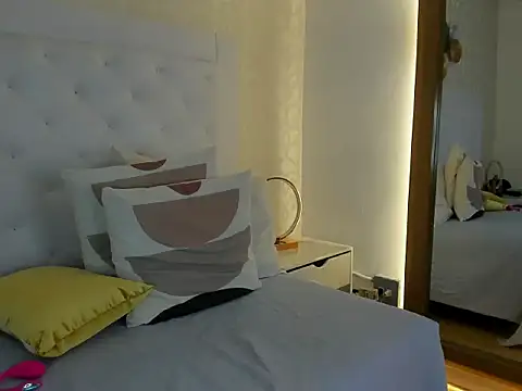 candy eyes  online show from May 21, 3:26 am