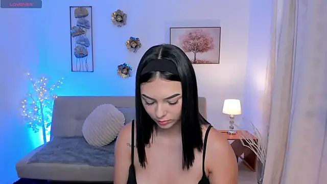 Emma Moretti1 online show from May 26, 7:46 pm