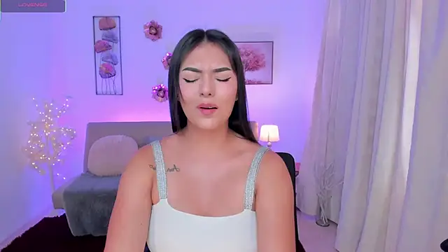 Emma Moretti1 online show from May 19, 8:16 pm