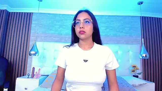 SaritaaHot online show from May 25, 8:30 pm
