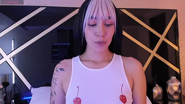 SarahRossi  online show from July 16, 1:59 pm
