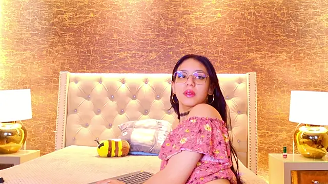 Kiara layla online show from May 19, 10:22 am