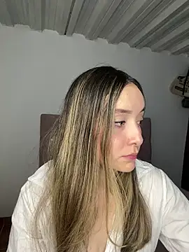Sarisloves online show from May 22, 3:59 am