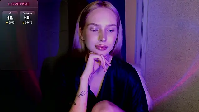 MichelleVelour online show from May 20, 5:32 pm