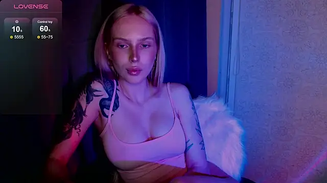 MichelleVelour online show from May 23, 7:01 pm