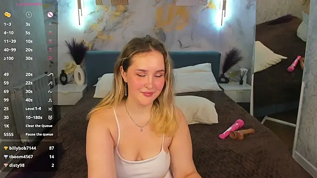 Stacey Dawson online show from July 28, 3:21 pm