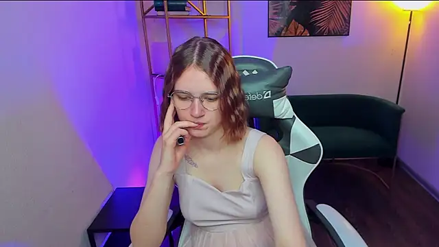 MiaNoon online show from May 22, 10:24 am