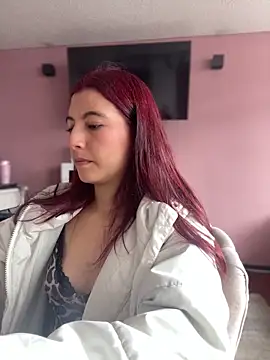 EveRave Pink online show from May 27, 2:58 pm