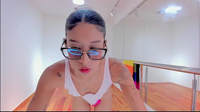 Ellie Apex online show from June 5, 8:37 pm